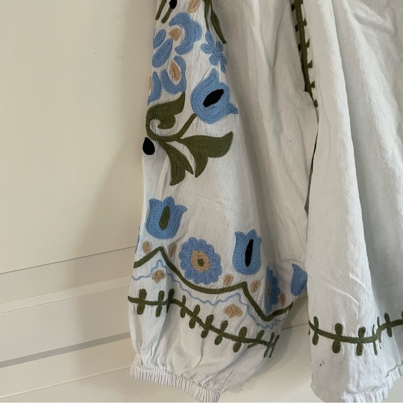 Roller Rabbit white top floral embroidery  30723. - Picture 3 of 6